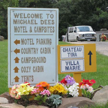 Michael Dee'S Motel East Durham Eksteriør billede