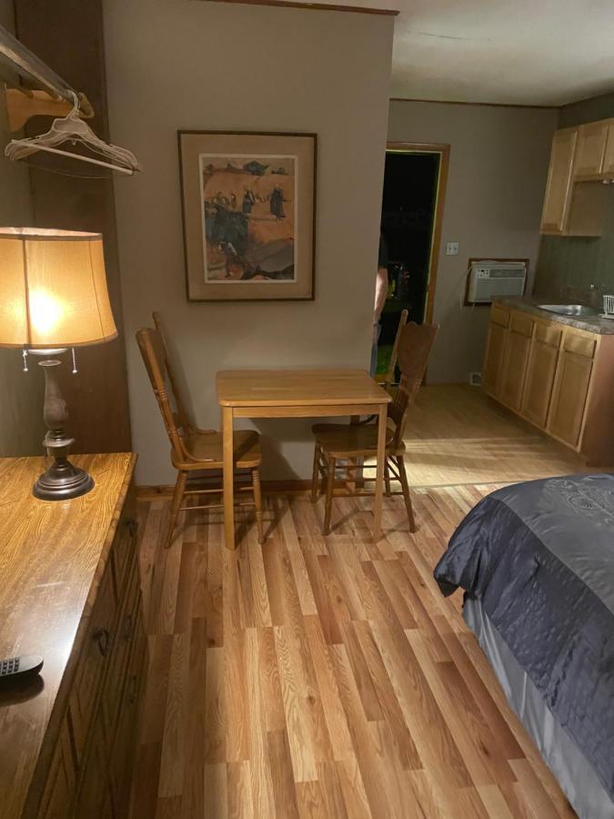Michael Dee'S Motel East Durham Eksteriør billede