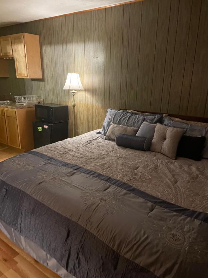 Michael Dee'S Motel East Durham Eksteriør billede