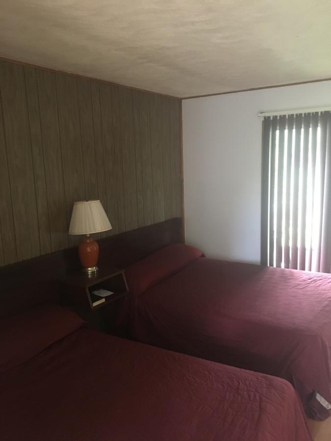 Michael Dee'S Motel East Durham Eksteriør billede