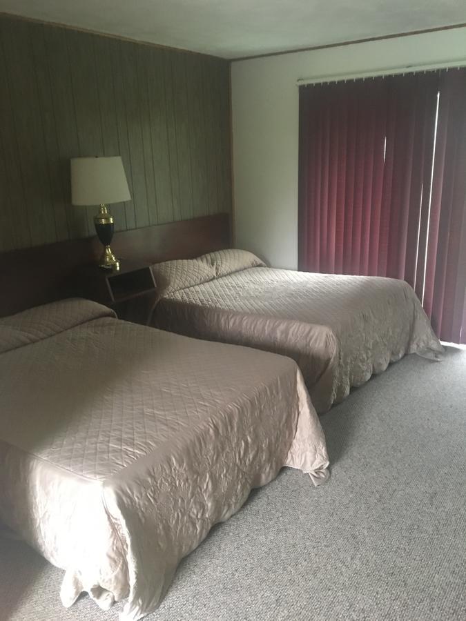 Michael Dee'S Motel East Durham Eksteriør billede
