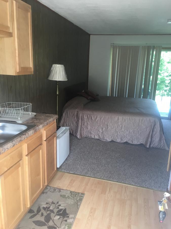 Michael Dee'S Motel East Durham Eksteriør billede