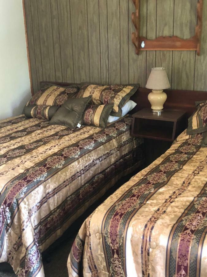 Michael Dee'S Motel East Durham Eksteriør billede