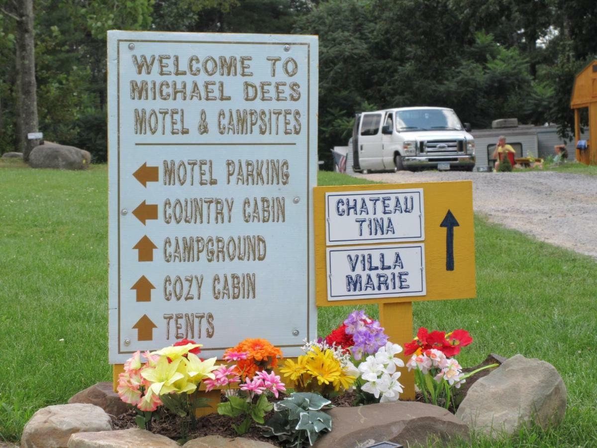 Michael Dee'S Motel East Durham Eksteriør billede